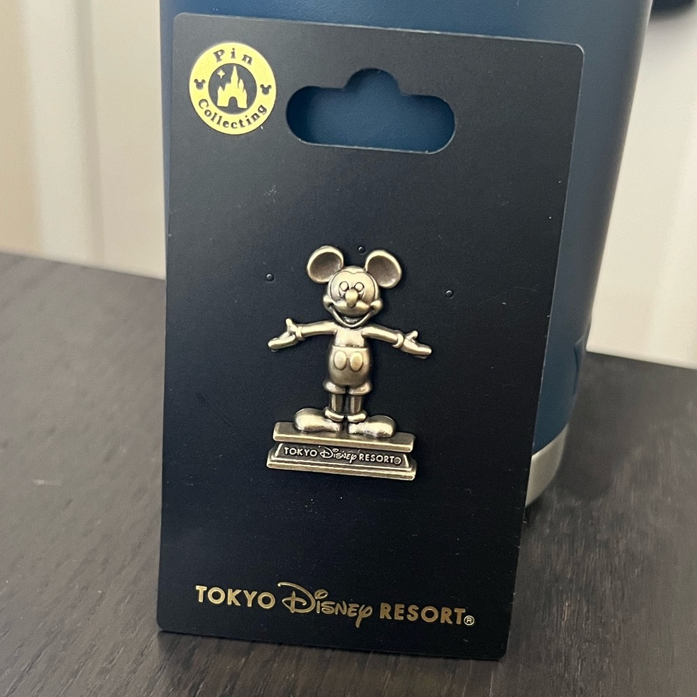 Bundle: Tokyo Disney Resort and DisneySea Pins